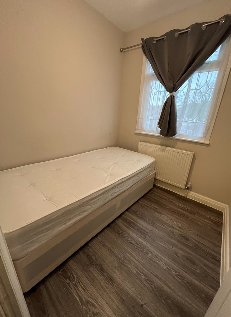 Nice Box Room In Norbury  Only £550 pcm All Bills Included AVAILABLE NOW