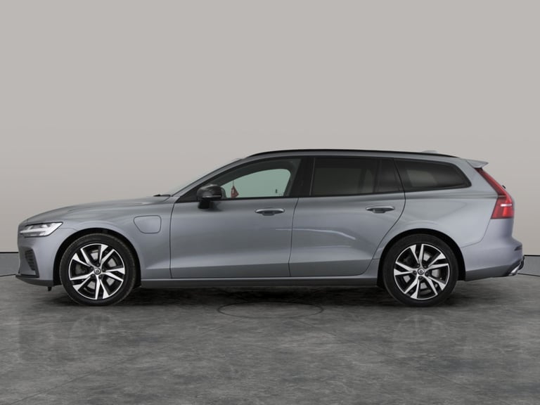 2020 Volvo V60 2.0h T8 Twin Engine 11.6kWh R-Design Plus Estate 5dr Petrol Plug-in Hybrid  Estate...
