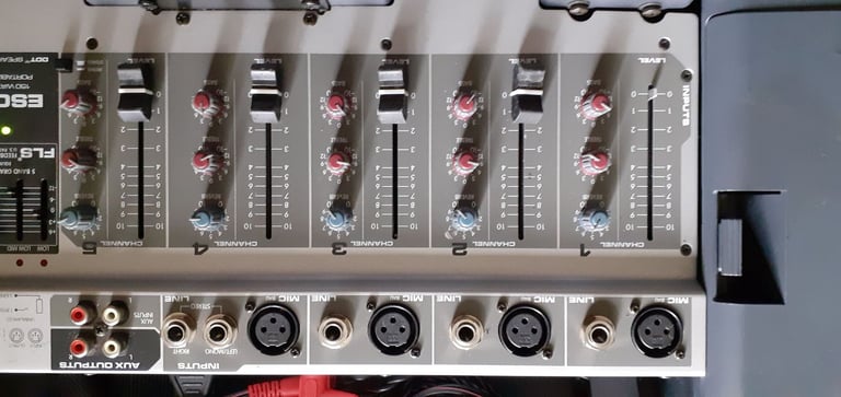 Peavey escort pa system 