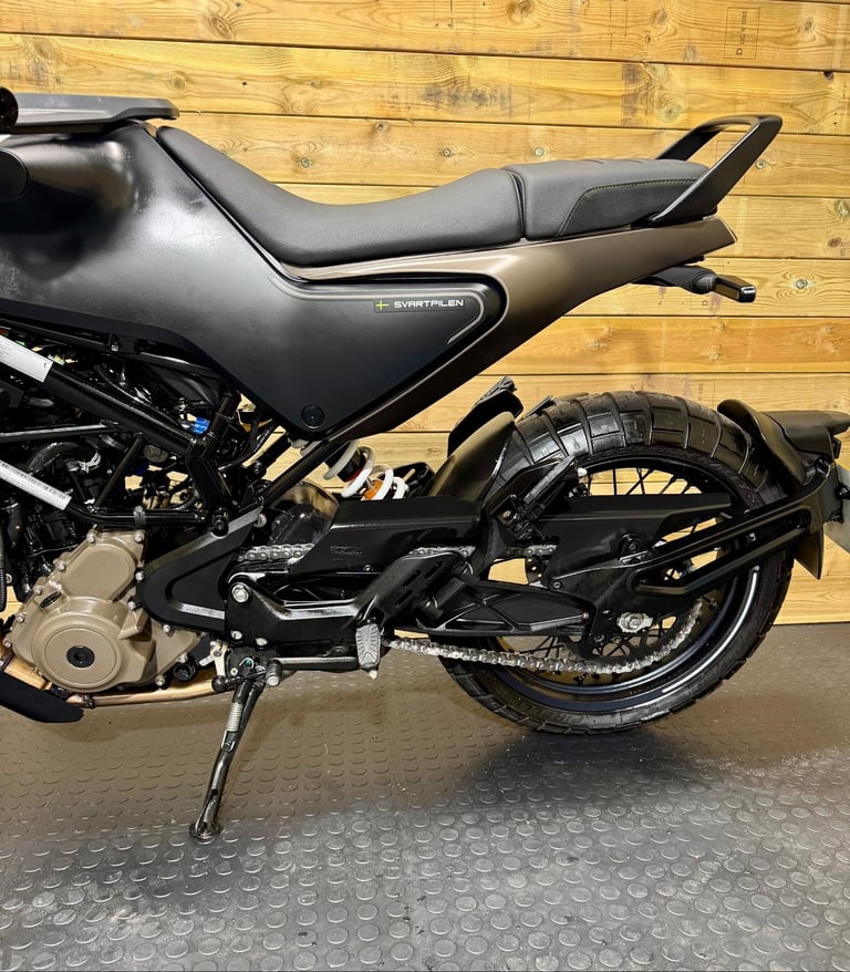 Husqvarna SVARTPILEN 401 / 2022 (72) model / JUST 447 MILES