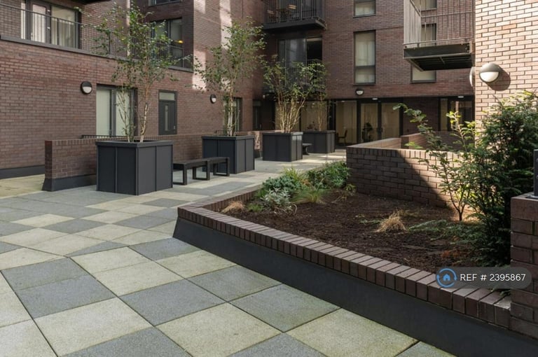 1 bedroom flat in Oldfield Road, Manchester, M5 (1 bed) (#2395867)