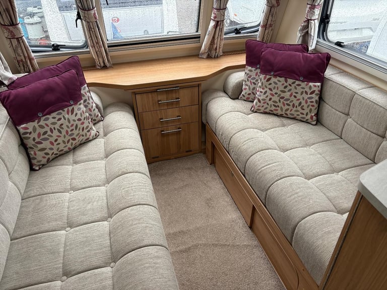 BAILEY PEGASUS VERONA - FIXED BED CARAVAN WITH END WASHROOM AND MOTORMOVER