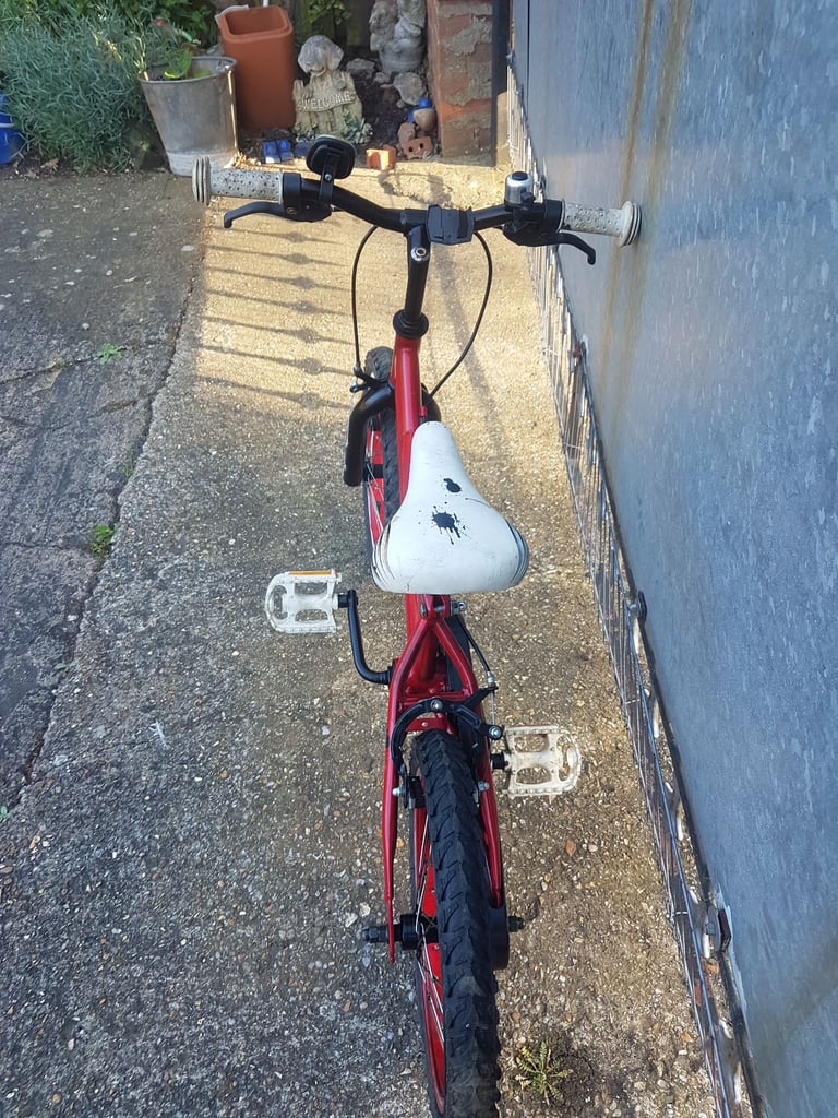 HUFFY IGNITE(RED/BLACK)16 INCH CHILDS BIKE,FULL FIT CHAIN GAURD