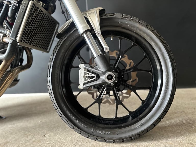 STUNNING LOW MILEAGE 2019/69 CCM SPITFIRE FLAT TRACKER