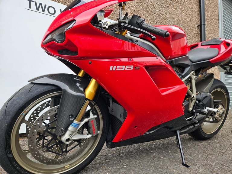 Ducati 1198s perfect example 