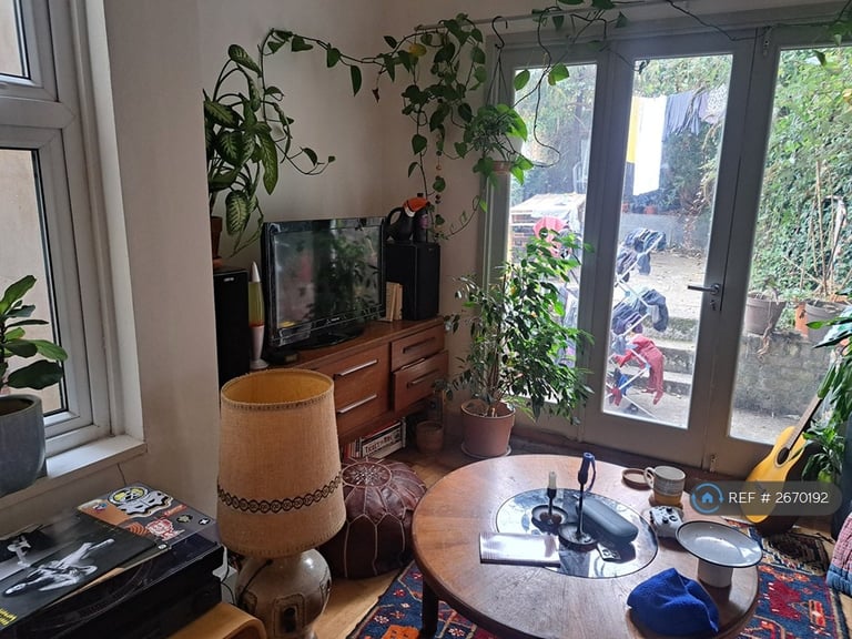 3 bedroom house in Jennings Road, London, SE22 (3 bed) (#2670192)