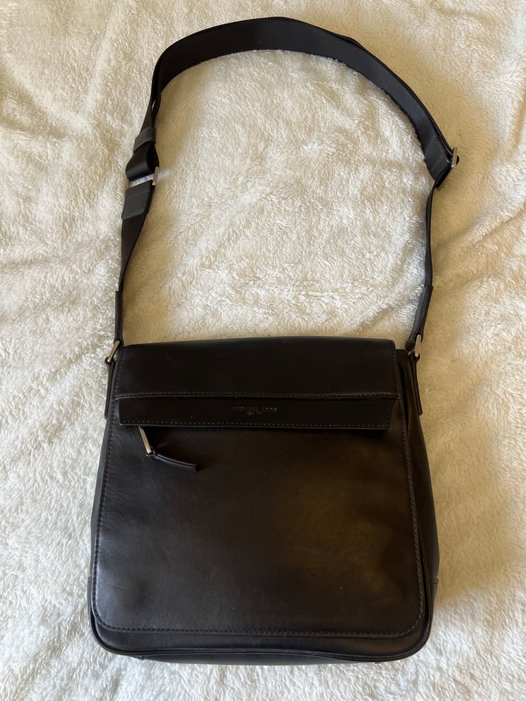 image for Michael Kors Bag looks stunning official label inside NEW