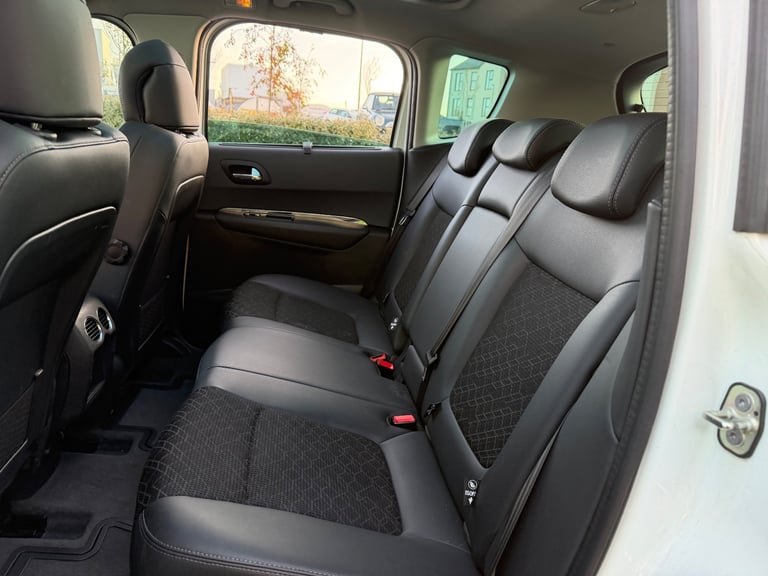 Peugeot, 3008, Hatchback, 2015, Manual, 1560 (cc), 5 doors