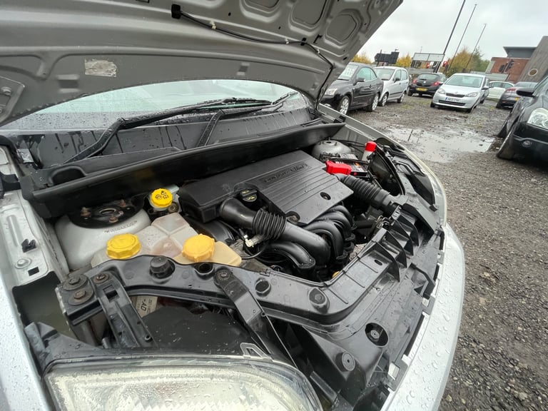 FORD FUSION 1.4L 5 DOOR + IDEAL FIRST CAR + CHEAP TO INSURE &amp; LOW ROAD TAX * 