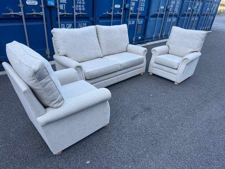 Very good quality three piece Suite thorngateupholstery