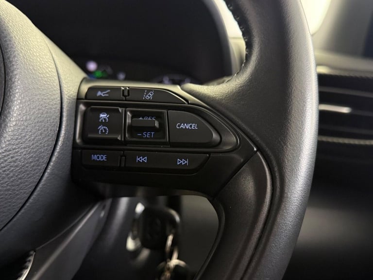 2020 Toyota Yaris 1.5 VVT-h Icon E-CVT Euro 6 (s/s) 5dr Hatchback PETROL/ELECTRIC Automatic