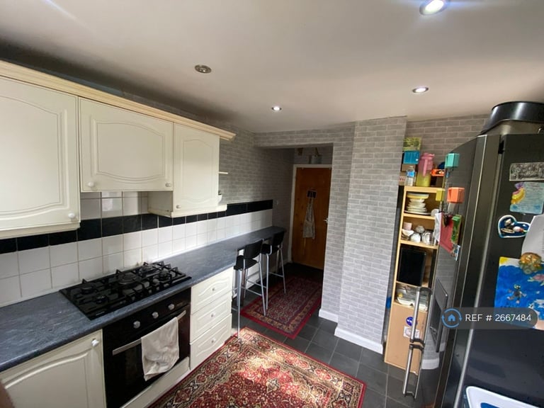 2 bedroom house in Nelson Close, Uxbridge, UB10 (2 bed) (#2667484)