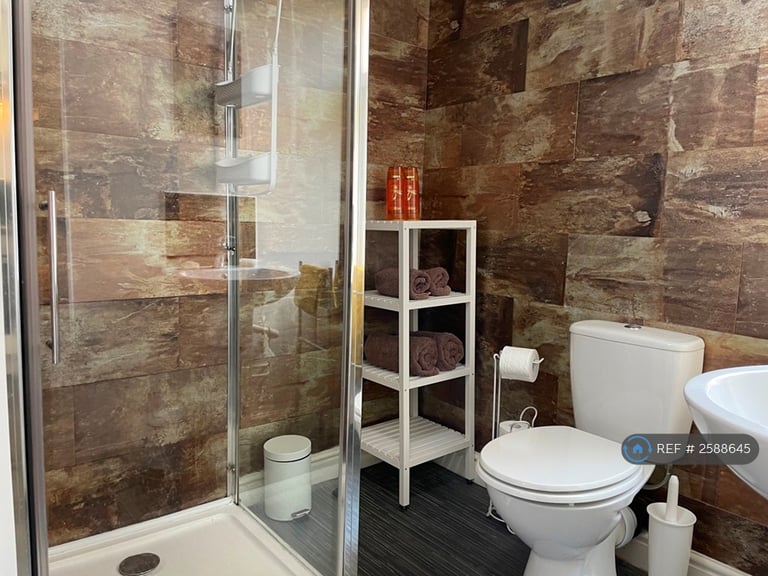 2 bedroom flat in Lower Ford Street, Coventry, CV1 (2 bed) (#2588645)