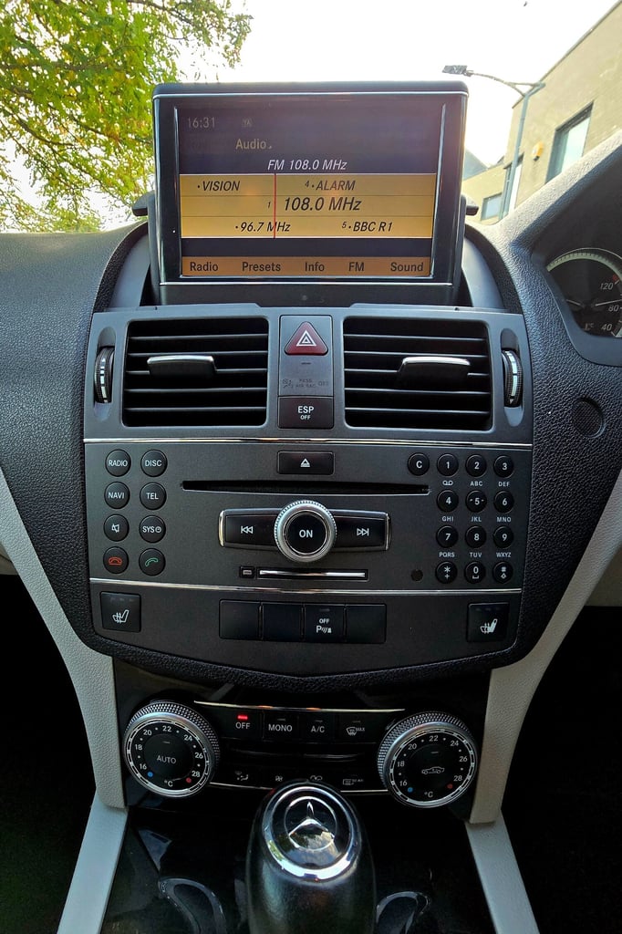 2010 Mercedes-Benz C Class C180 CGI BlueEFFICIENCY Executive LEATHER 90DAYS WARRANTY AUTO SALOON ...