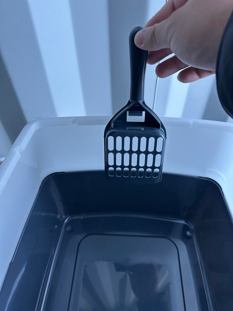 Iris Ohyama Cat Litter Tray with Scoop Grey Easy to Clean Adult Cats Litter Box