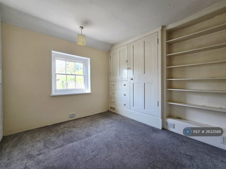 2 bedroom house in Military Road, Sandgate, Folkestone, CT20 (2 bed) (#2633588)