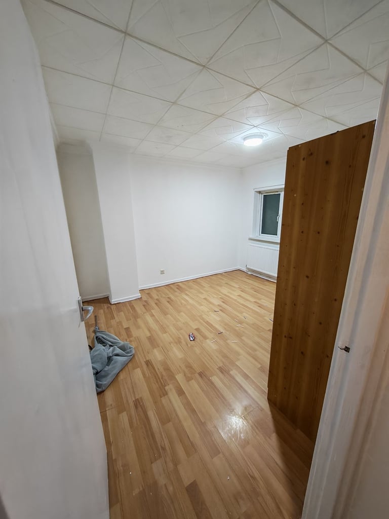 image for 3-Bedroom House for Rent – Rowletts Hill, Leicester