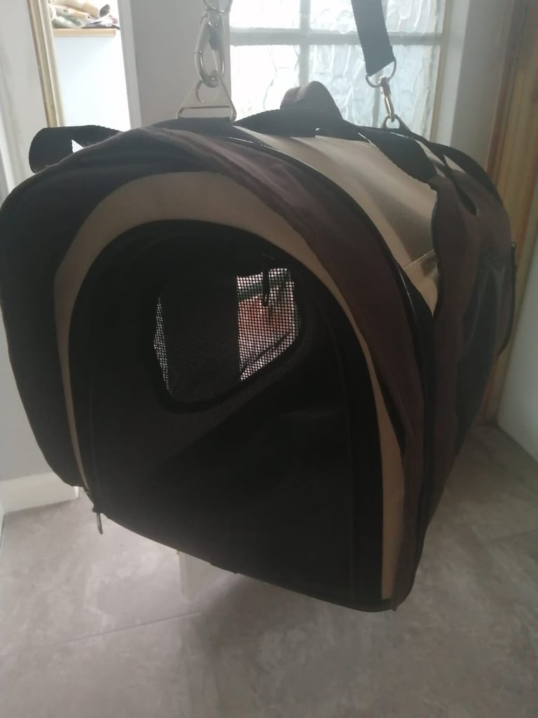 New Large beige & brown pet carrier, detachable long strap 3 zips with mesh sides & end panel