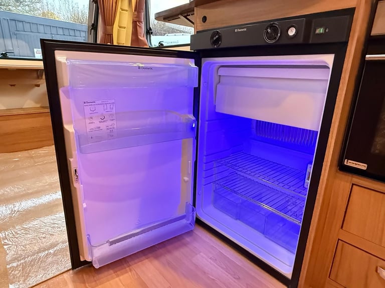 BAILEY PURSUIT 400-2 LIGHT WEIGHT CARAVAN WITH AUTO MOVER ..............NOW SOLD