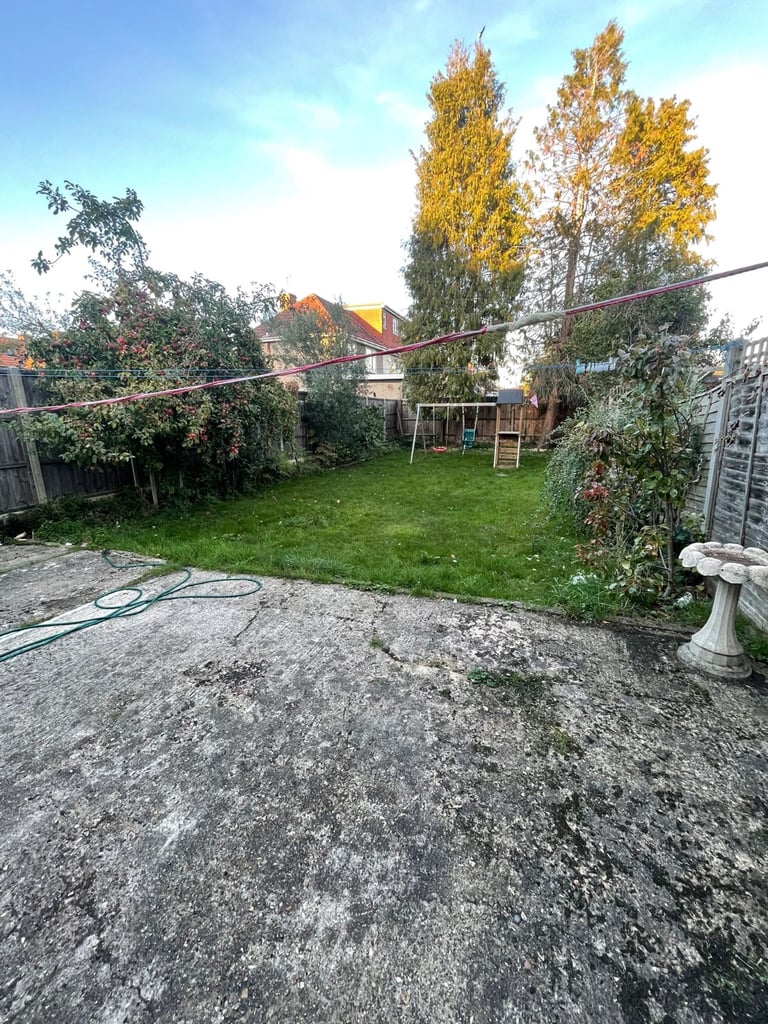 3 Bedroom House For Sale in Hounslow - £575,000