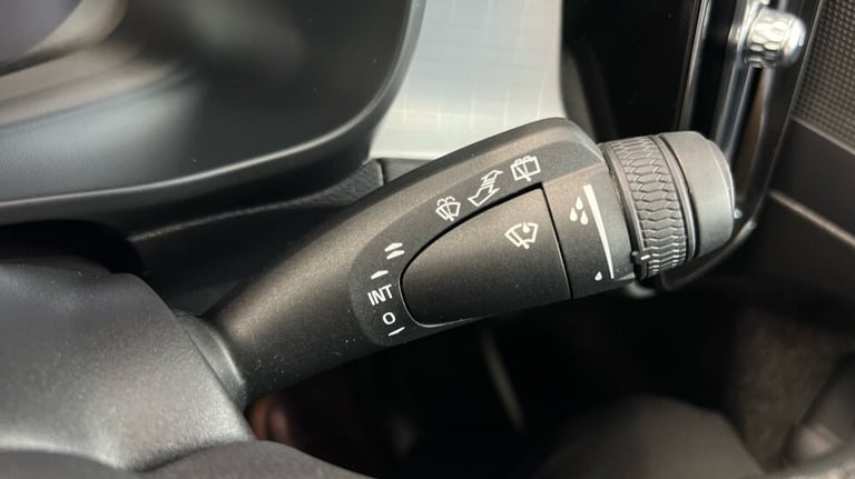 2022 Volvo XC40 Core, B3 mild hybrid, Petrol (Apple CarPlay, Power Tailgate, Google Nav) Estate P...