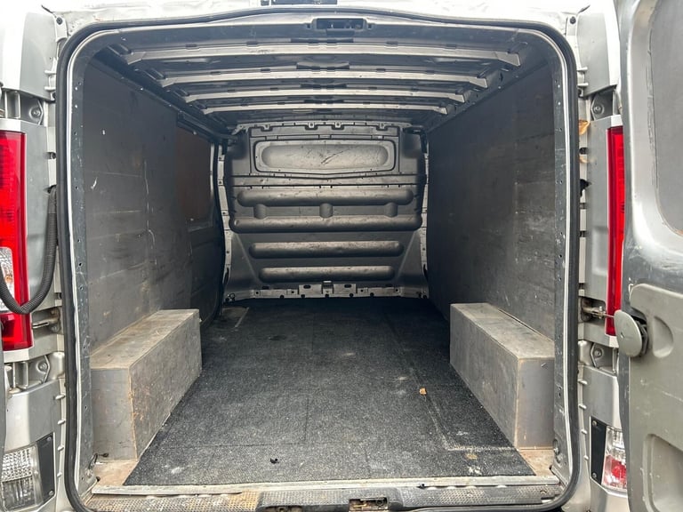 2013 Vauxhall Vivaro 2.0 2900 CDTi Sportive FWD L3 4dr PANEL VAN Diesel Manual