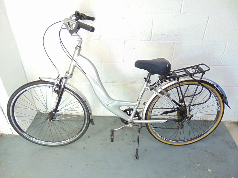 Aluminium Ammaco Canterbury (16 inch frame) Hardtail Hybrid/Commuter/City Bike (free local delivery)