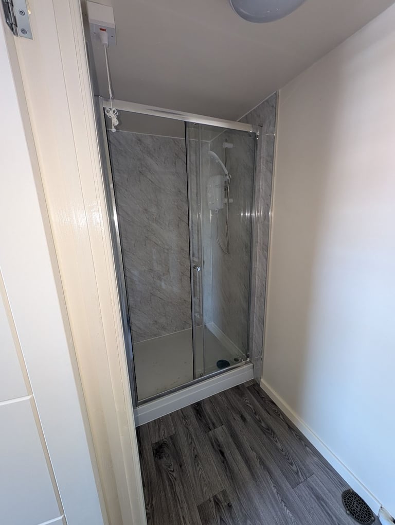 Shared House - DSS Only - All Ensuites. 5 mins to the high street