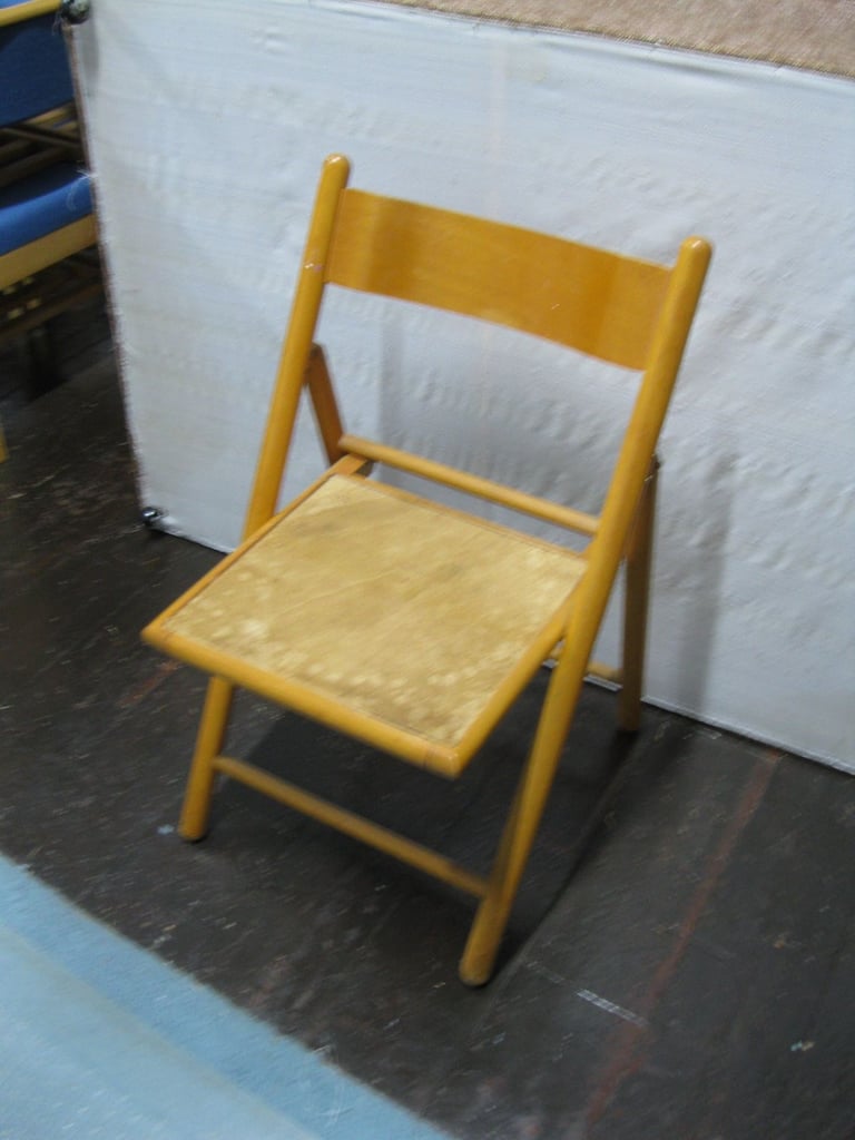 FOLDING WOODEN CHAIR GUNNISLAKE PL18 9NA