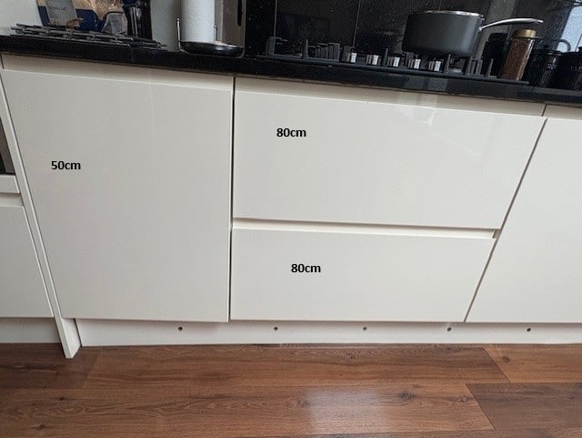 Kitchen Units for Sale Buyer to Collect and Dismantle with Siemens appliances