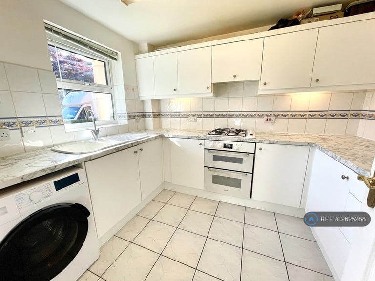 2 bedroom flat in Hamilton Court, Coventry, CV1 (2 bed) (#2625288)