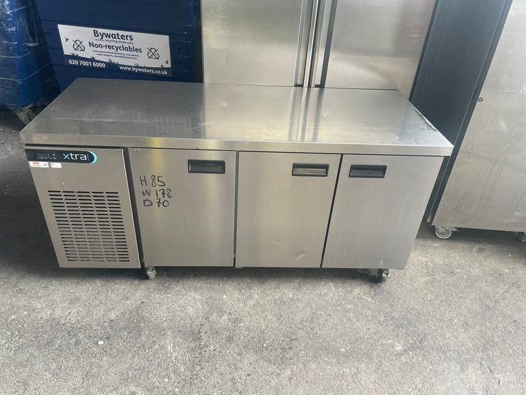 Commercial undercounter fridge 3 doors foster in East London, London