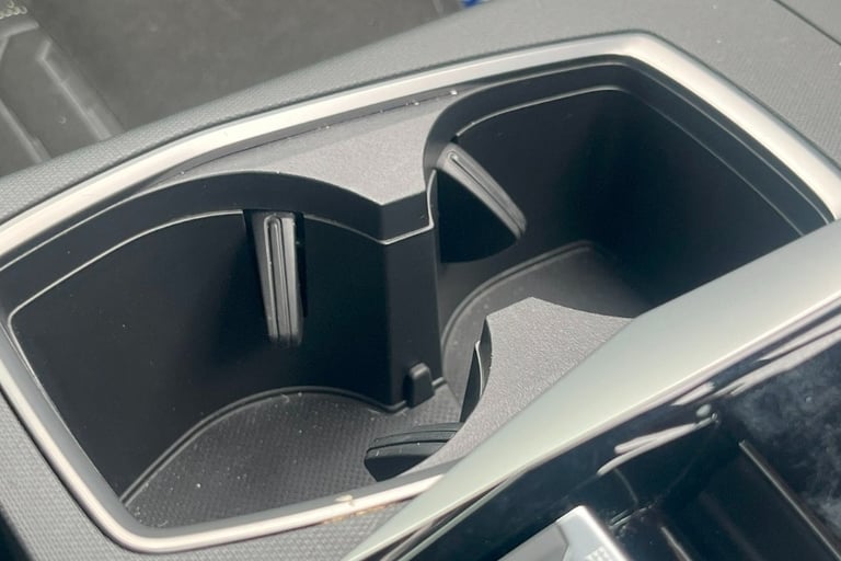  Peugeot 3008 SUV 1.2 Hybrid Gt Suv 5dr Petrol Hybrid E Dsc6 Euro 6 s/s 136 Ps