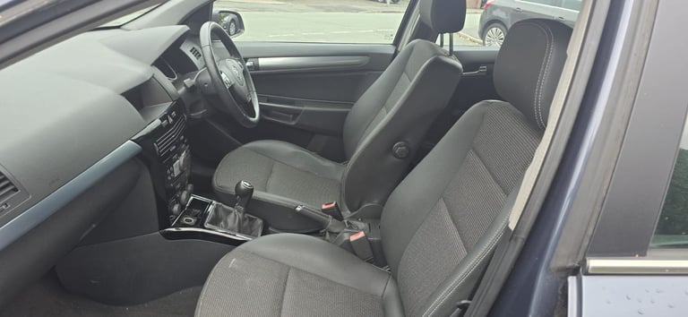 Vauxhall astra 1.8 5dr nissan toyota skoda Volkswagen honda peugeot ford suzuki citroen renault