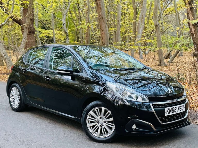 2018 Peugeot 208 1.2 PureTech 82 Signature 5dr [Start Stop] HATCHBACK PETROL Manual