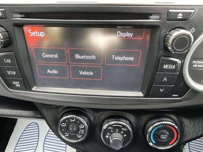 TOYOTA YARIS 1.0 VVT-i TR Euro 5 3dr 2013