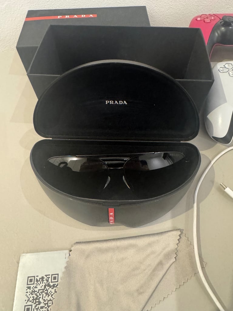 Prada sun glasses 