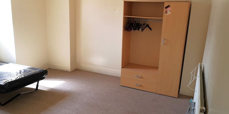DSS only shared house. Lovely House Share on quiet residential Street close to High Street
