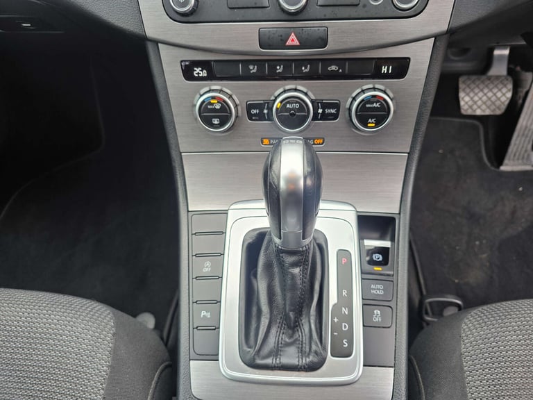 2013 Volkswagen Passat 2.0 TDI Bluemotion Tech Highline 4dr DSG SALOON DIESEL Automatic