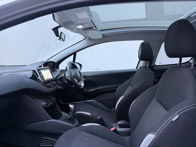 2015 Peugeot 208 1.2 VTi Style 3dr HATCHBACK PETROL Manual