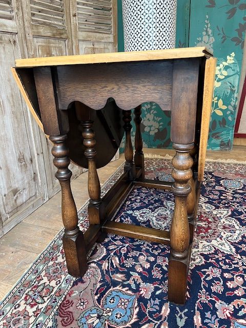 Gorgeous antique oak gate leg dining table – local delivery 