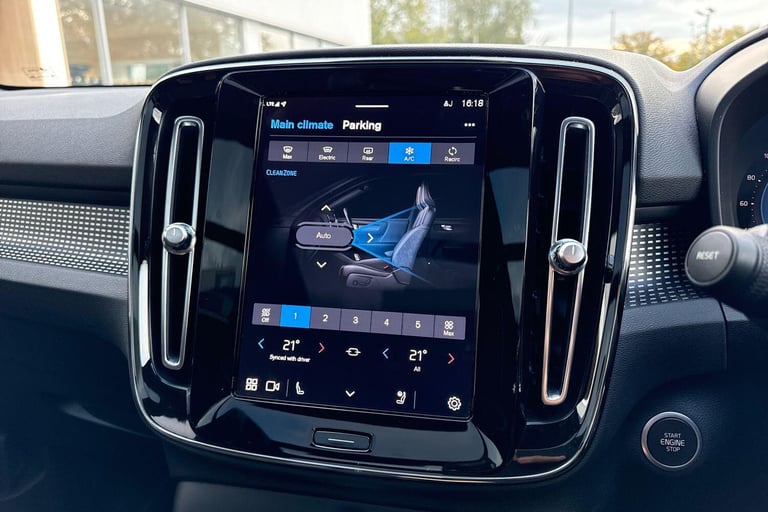 2022 Volvo XC40 2.0 B4 MHEV Ultimate SUV 5dr Petrol Hybrid DCT Auto Euro 6 (s/s) (197 ps) ESTATE ...