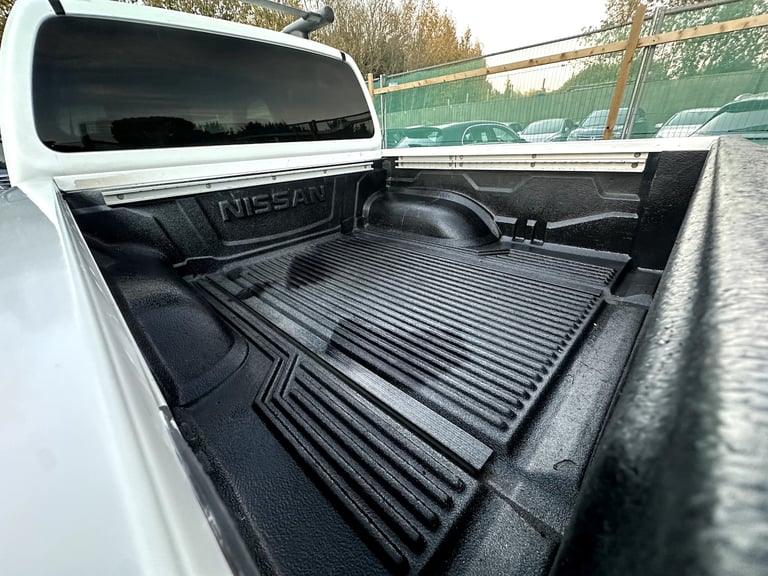 2013 Nissan Navara 3.0 dCi V6 Outlaw 4WD Diesel 4-Door Diesel