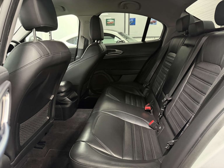 2017 Alfa Romeo Giulia 2.2 JTDM-2 180 Speciale 4dr Auto SALOON DIESEL Automatic