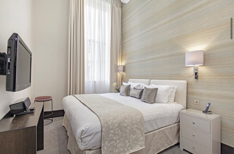 South Kensington - SW7 Three Bedroom Apartment Short Term Let £3430 per week 