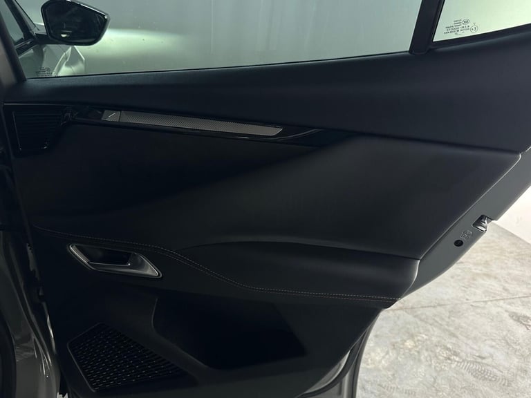 2023 DS Automobiles DS 4 1.6 E-TENSE 12.4kWh Performance Line + EAT8 Euro 6 (s/s) 5dr HATCHBACK P...