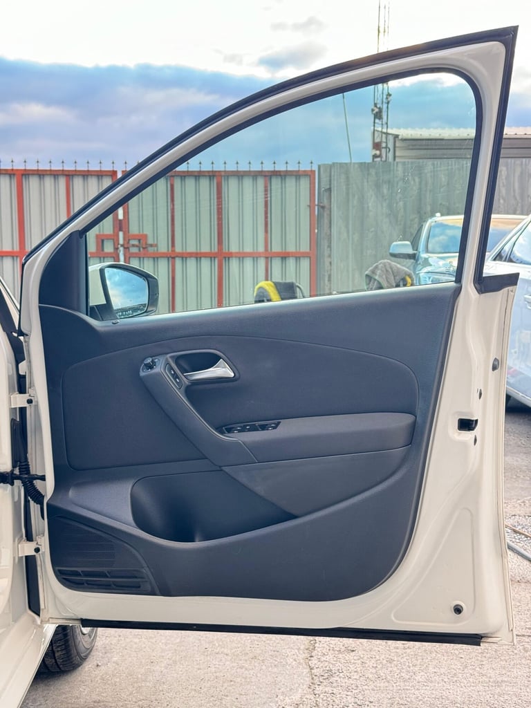 2013 Volkswagen Polo 1.2 TSi BLUEMOTION Hatchback Petrol Automatic