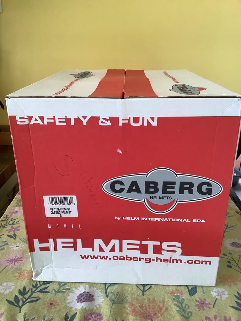 Full Face Motorcycle Helmet, Caberg V2 Titanium, Size Small, 55-56cm, Excellent. 