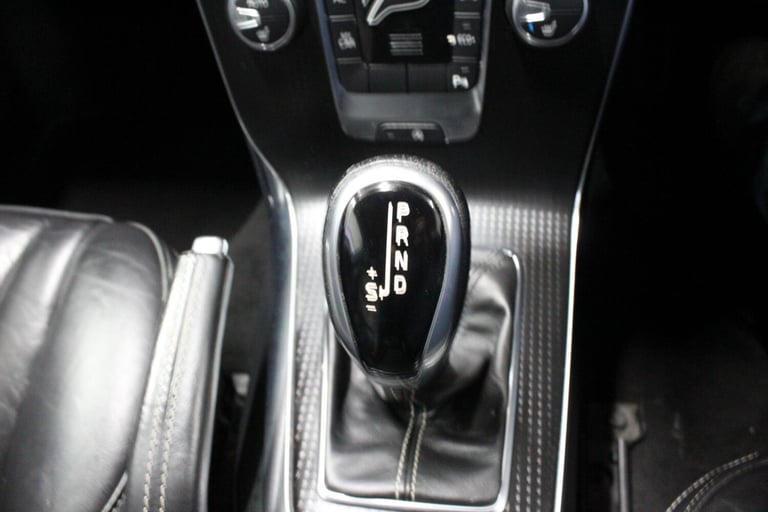 2016 Volvo V40 1.5 T2 R-Design Pro Auto Euro 6 (s/s) 5dr HATCHBACK Petrol Automatic