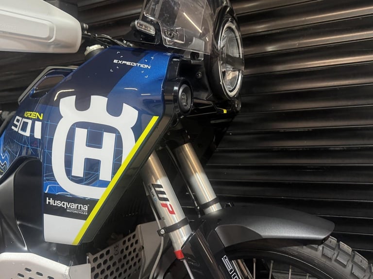 HUSQVARNA NORDEN 901 EXPEDITION 74 PLATE-HEATED SEAT-LUGGAGE ONLY 3012 MILES 202